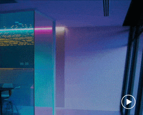 this office constantly changes colors during the day, by studio Y + ambience