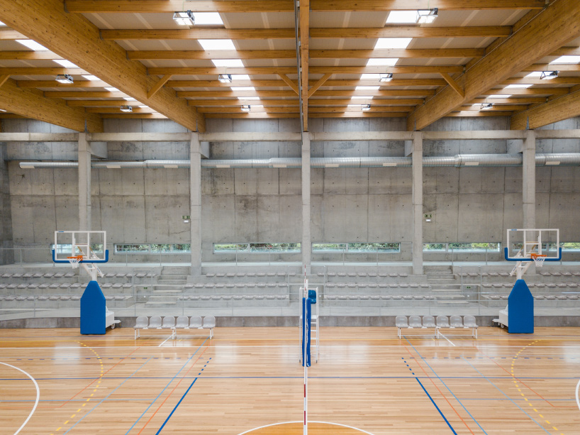 valdemar coutinho completes sports complex in portugal with cantilevered entrance