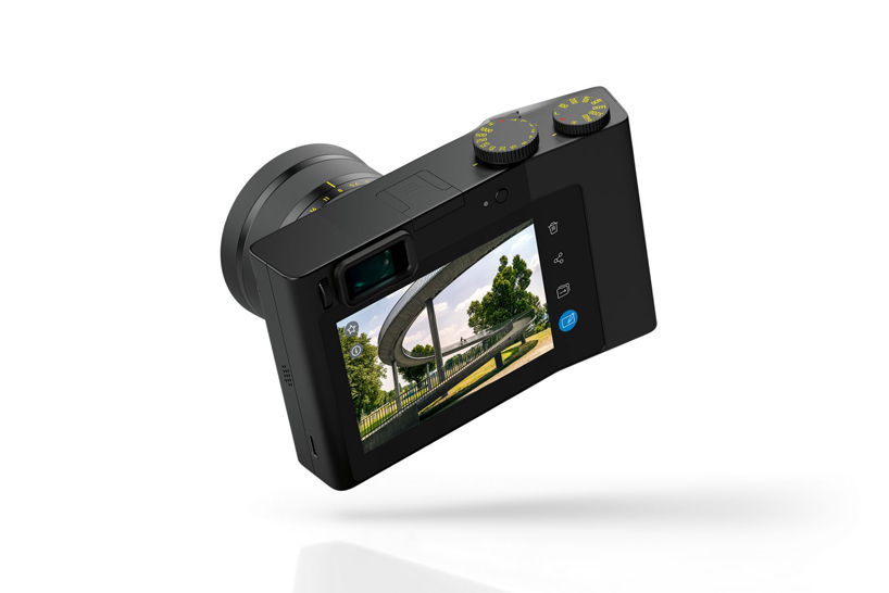 zeiss built adobe lightroom CC into its full-frame ZX1 camera