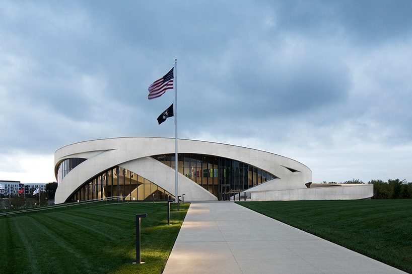 allied works wraps national veterans memorial and museum with concrete ribbons in ohio designboom