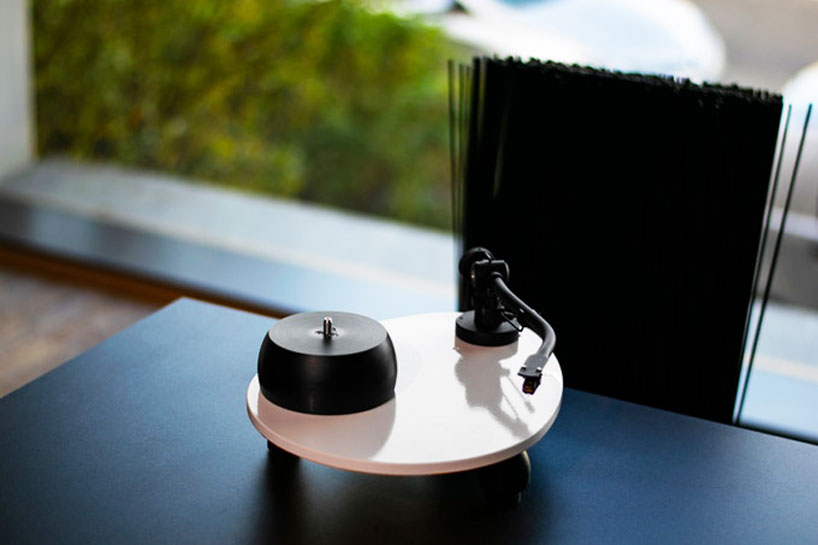 the custom design mini egg-shaped turntable by audio deva