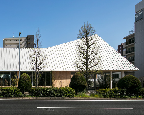 kengo kuma tops banquet hall in nagoya with an elongated roof canopy