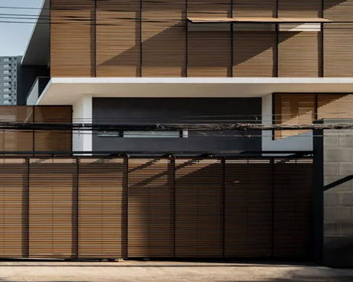 archimontage screens house from the street to achieve privacy in bangkok