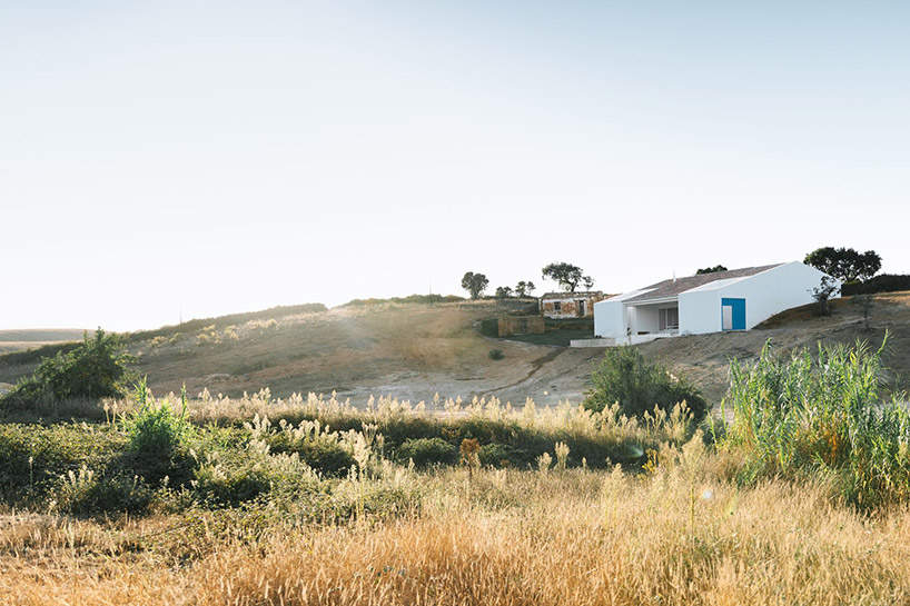 atelier data embeds cercal house in a portuguese slope designboom