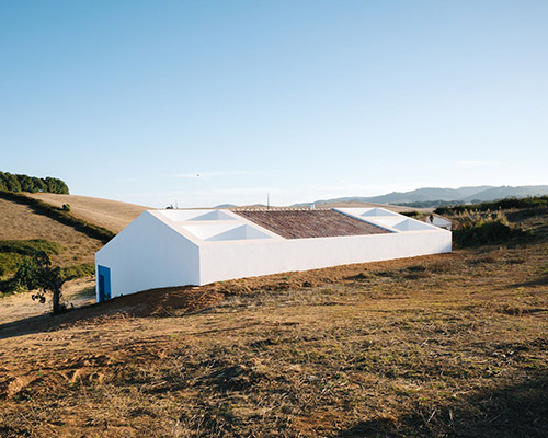atelier data embeds cercal house in a portuguese slope