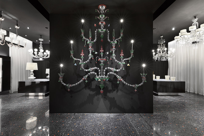 calvi brambilla transforms venetian palazzo into barovier&toso's luxurious glass showroom designboom