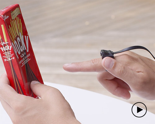 the fingerreader helps blind people read without braille