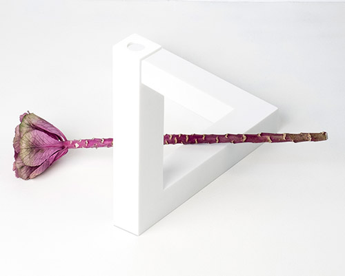 the impossible triangle vase by cuatro cuatros challenges your perception