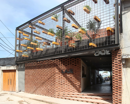 oyapock architectes renovates hilltop entertainment venue in rio de janeiro