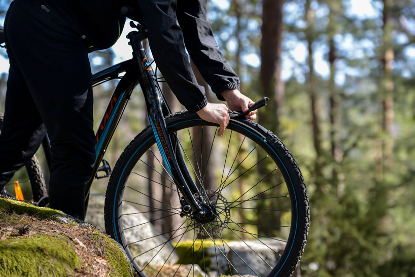 retyre is a bicycle tire system letting you zip new treads on in seconds