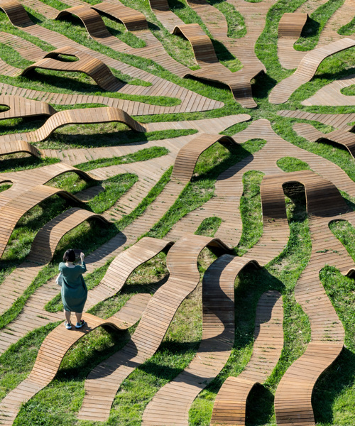 'root bench' is a giant circle-shaped structure designed by yong ju lee