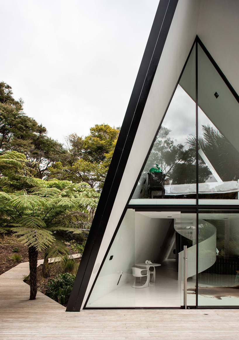 chris tate completes tent-shaped weekend house in new zealand rain forest