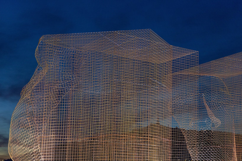 Edoardo Tresoldi Creates Changing Faces From Wire Mesh On Barcelona Rooftop