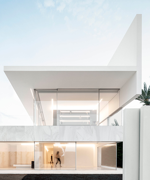 fran silvestre arquitectos builds minimal 'hofmann house' in valencia