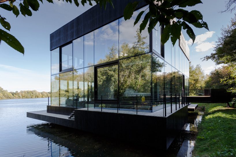  mecanoo completes glass + burnt wood villa on the waterfront of a british lake