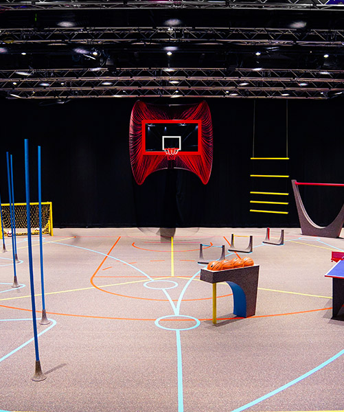 ESKYIU PLAYKITS is a transformable exhibition that interacts with participants