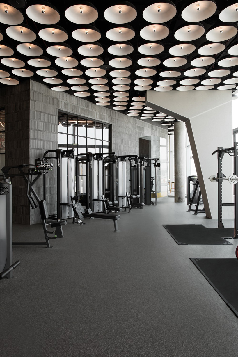 Vshd Warehouse Gym D3 Evokes Brutalism And Underground Fight Clubs