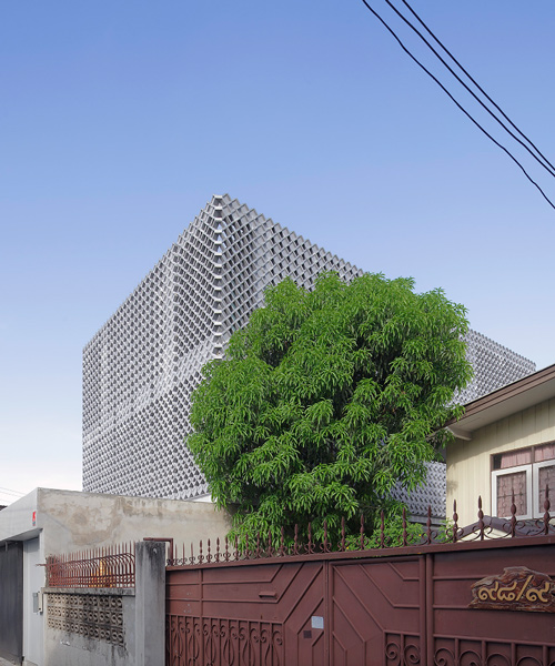all(zone) wraps bangkok home in concrete blocks that provide varying scales of privacy