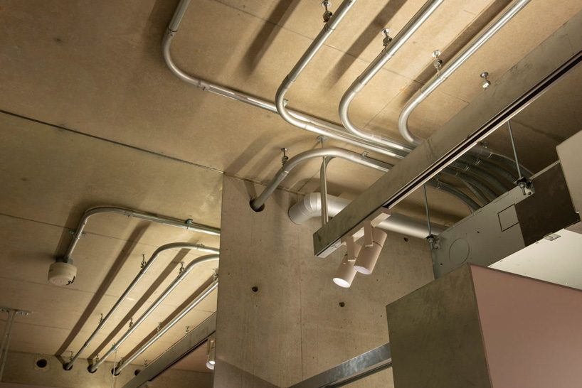 CASE-REAL applies exposed concrete in tokyo's ATON AOYAMA boutique