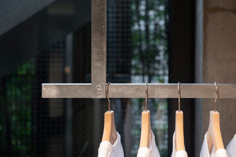 CASE-REAL applies exposed concrete in tokyo's ATON AOYAMA boutique