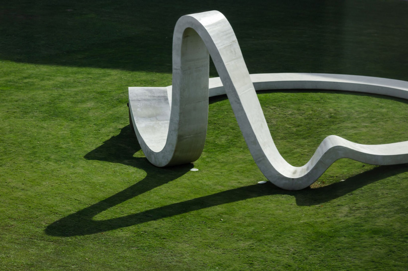 'loop' by FAHR 021.3 is a concrete sculpture with an organic circular form