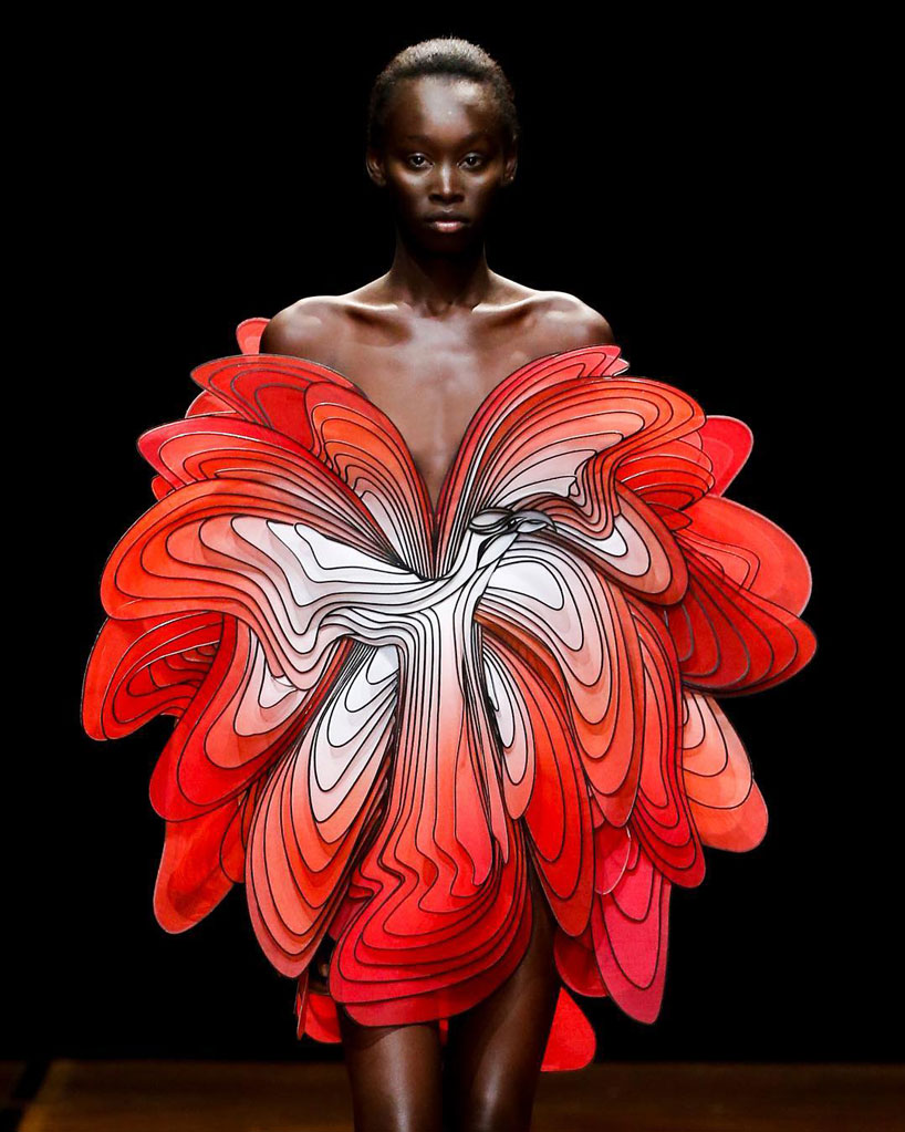 iris van herpen uses laser cutting techniques to create 3D anamorphic couture
