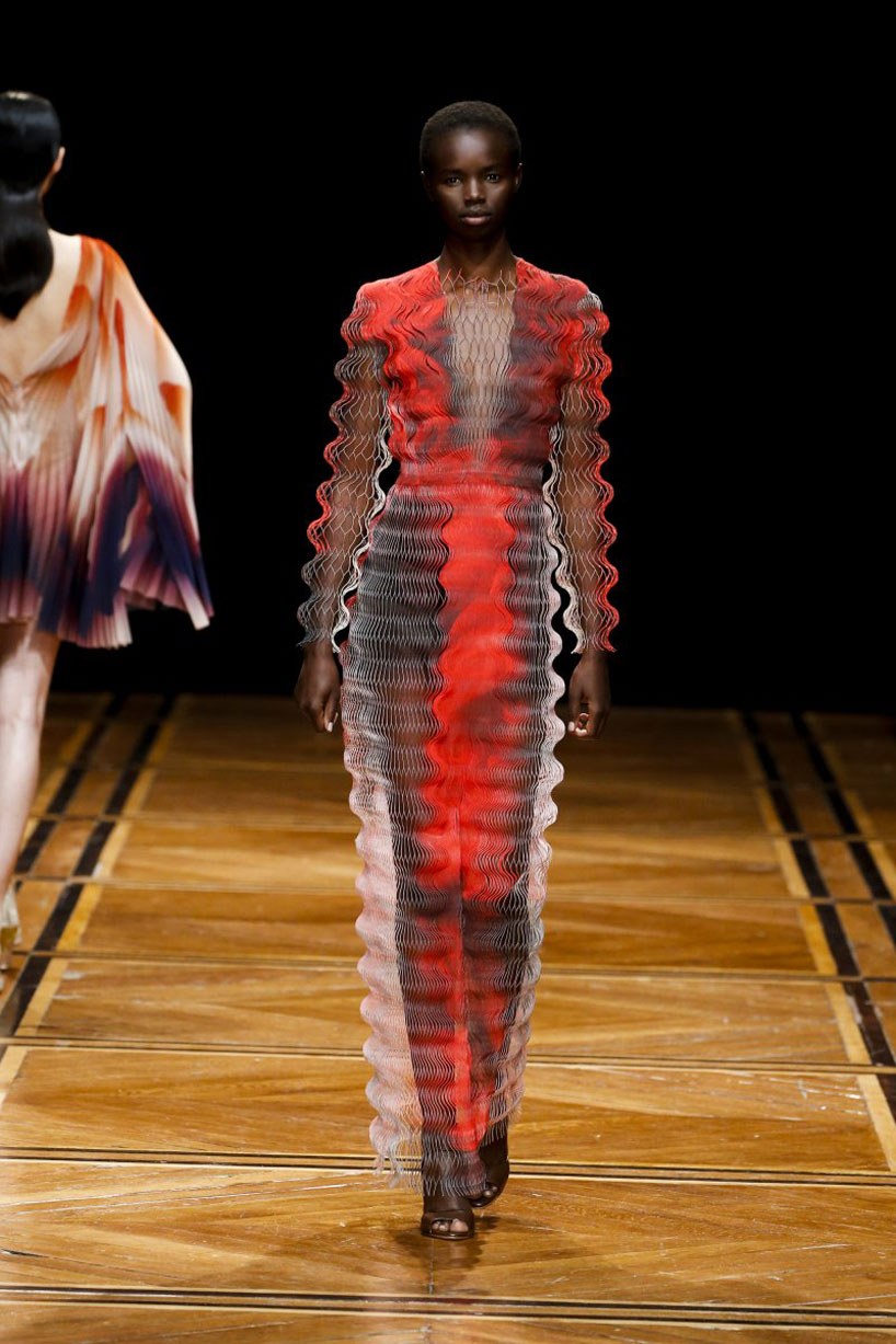 iris van herpen uses laser cutting techniques to create 3D anamorphic couture