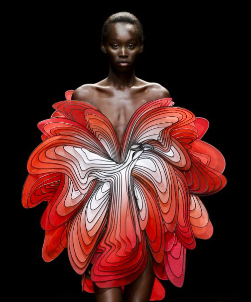 iris van herpen uses laser cutting techniques to create 3D anamorphic couture