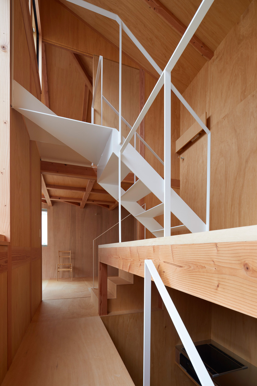 tomohiro hata blurs boundaries between interiors and courtyard of the loop terrace house