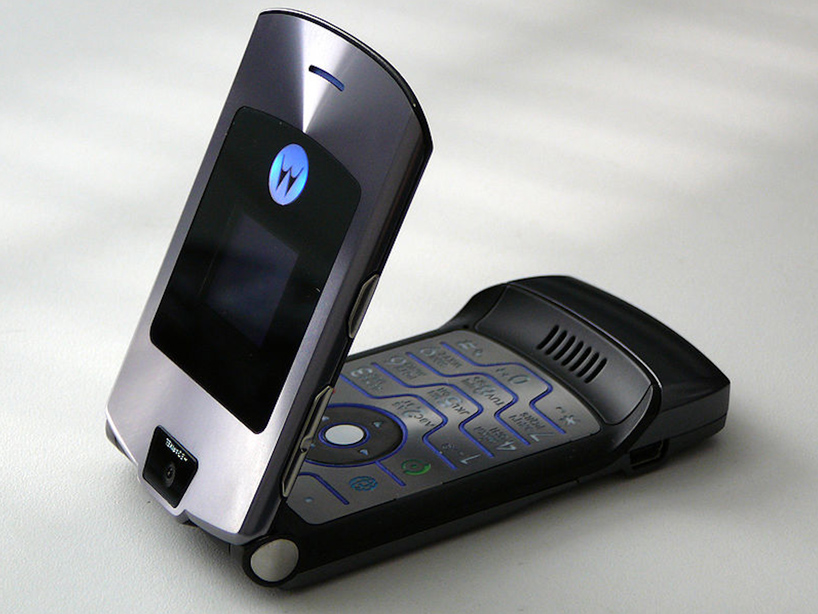 foldable motorola phone