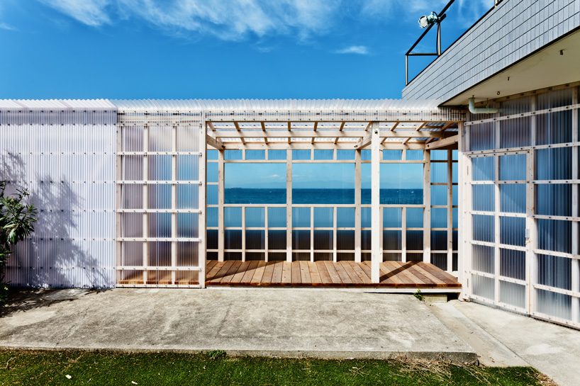 nanometer architecture wraps japanese seaside villa in corrugated polycarbonate panels