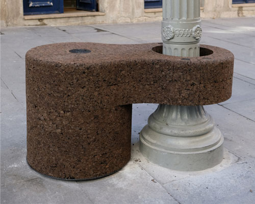 cork street bench by projecto cosimo hooks onto lightpoles
