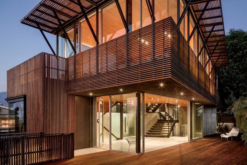 shubin donaldson wraps california residence in ipe wood screens and glass