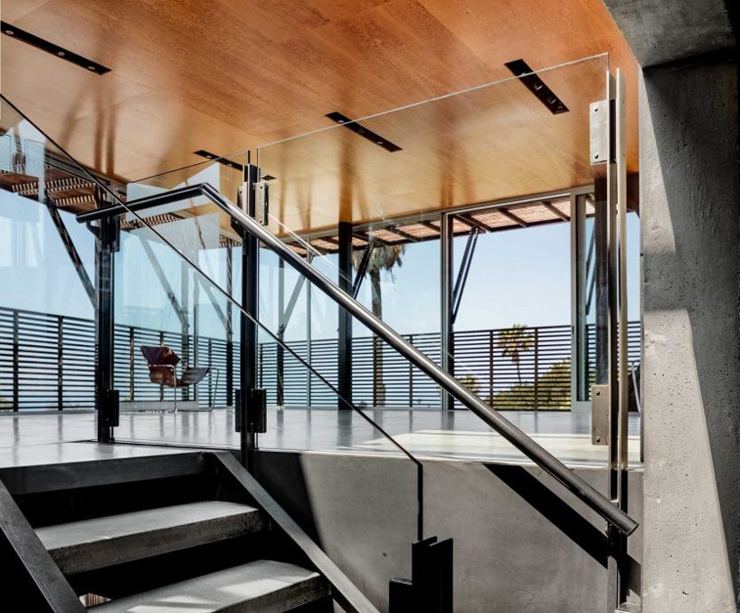 shubin donaldson wraps california residence in ipe wood screens and glass