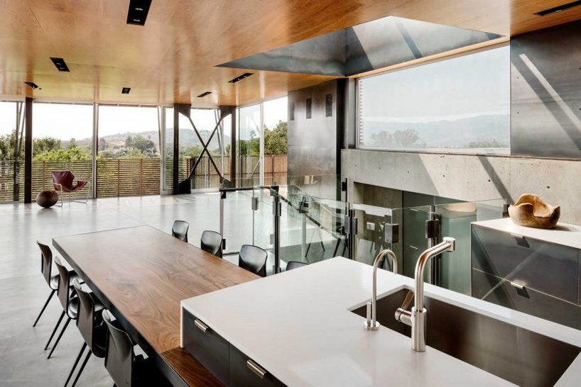shubin donaldson wraps california residence in ipe wood screens and glass