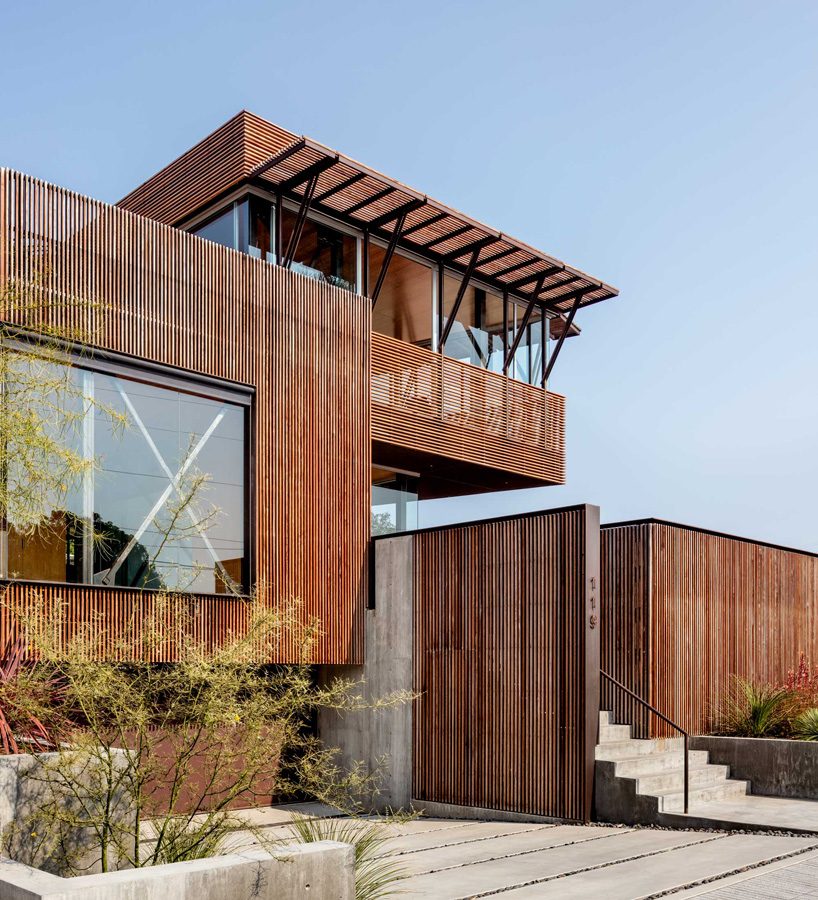 shubin donaldson wraps california residence in ipe wood screens and glass