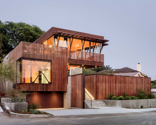 shubin donaldson wraps california residence in ipe wood screens and glass