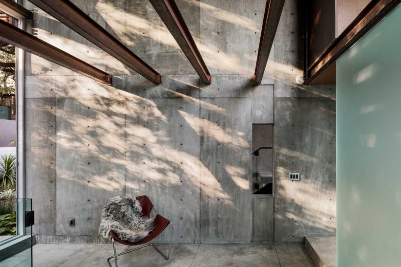 shubin donaldson wraps california residence in ipe wood screens and glass