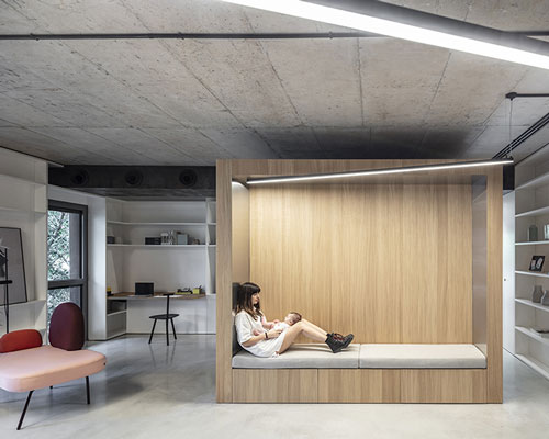 toledano + architects organizes this tel aviv loft around a stainless steel and wood cube