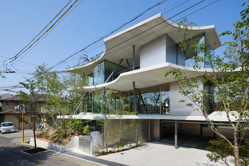 tomohiro hata constructs the 'ground house' in response to the density of osaka