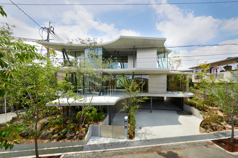 tomohiro hata constructs the 'ground house' in response to the density of osaka
