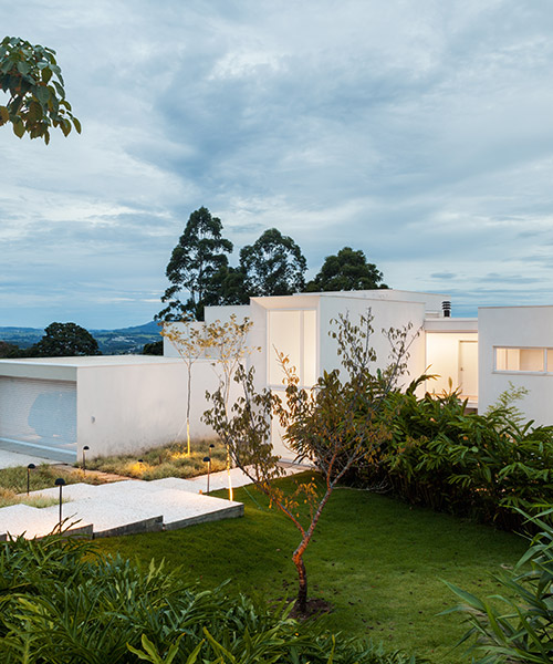 FGMF arquitetos cantilevers white volumes in sao paulo's neblina house