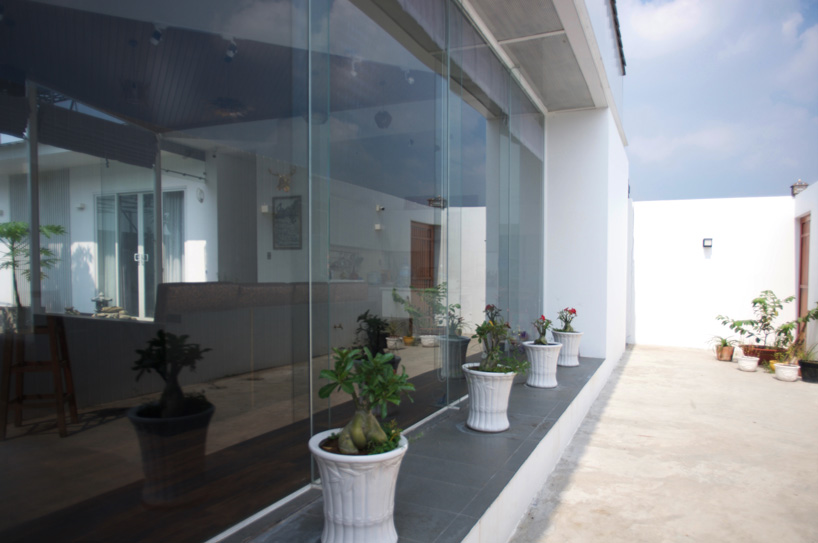 U-shaped residence by atelier NgNg references traditional vietnamese garden houses