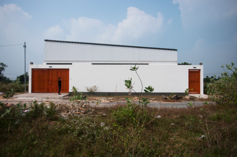 U-shaped residence by atelier NgNg references traditional vietnamese garden houses