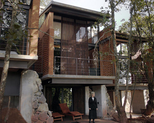 casa zirahuén by daniela bucio sistos reinterprets traditional mexican cabins