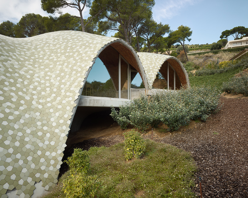 enric ruiz-geli reinvents the catalan vault with ‘stgilat aiguablava’ villa