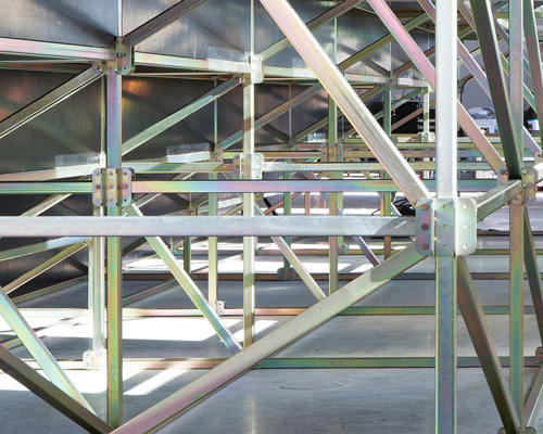 lukas wegwerth develops III+1 connector system for structures from furniture to architecture