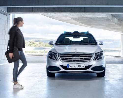 mercedes-benz cooperative car uses lighting effects to signal intentions to pedestrians