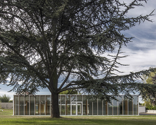 NZI architectes applies glazed façades to bring light into leisure center in france