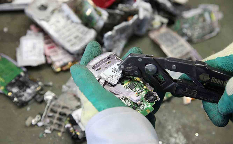 tokyo 2020 olympics will award medals made from old gadgets
